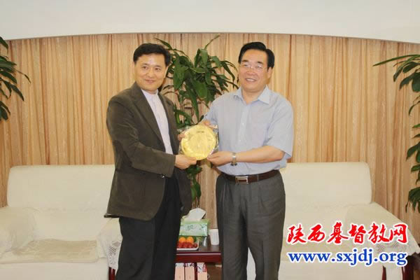 韩国上道中央教会朴逢洙牧师一行访问省基督教两会