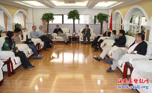 省基督教两会接待挪威圣约教会高卫格牧师一行(图2)