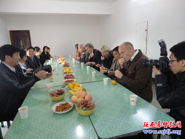 省基督教两会接待挪威圣约教会高卫格牧师一行(图4)