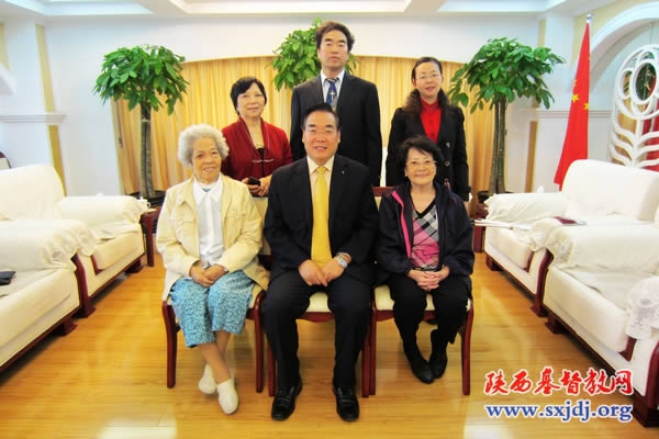 黄吕英玲女士一行访问陕西教会