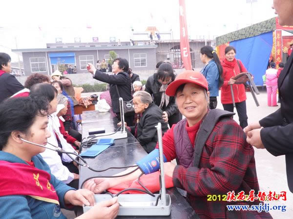 韩城市基督教阳山庄教会举办重阳节献爱心活动(图3)