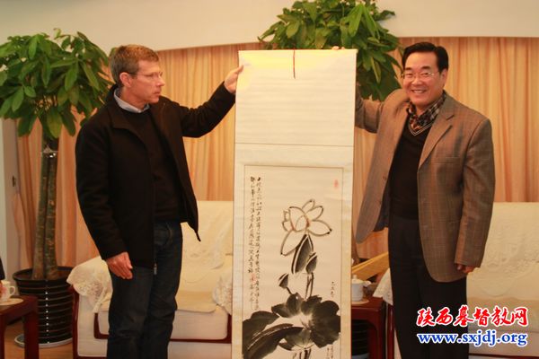 美国圣经公会一行来我省教会访问