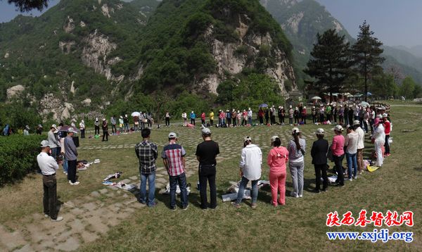 圣经学校开展爱国主义教育活动(图2)