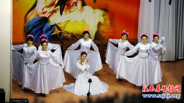 陕西圣经学校举办“耶稣——生命的光”圣诞崇拜汇演(图3)