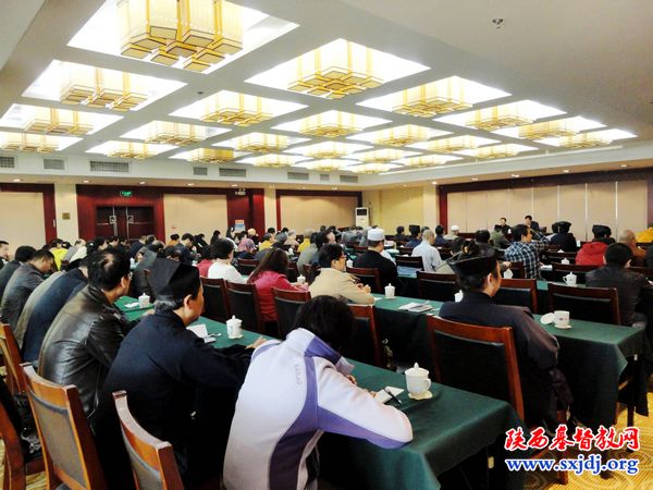 省基督教两会同工与圣经学校出席全国人大、政协精神传达会议