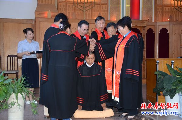 省基督教两会在汉中市福音堂举行圣职按立典礼(图2)
