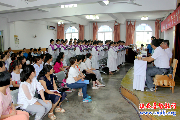 陕西基督教两会第27期教牧义工培训班、陕西圣经学校第5届神学大专班举行开学典礼(图5)
