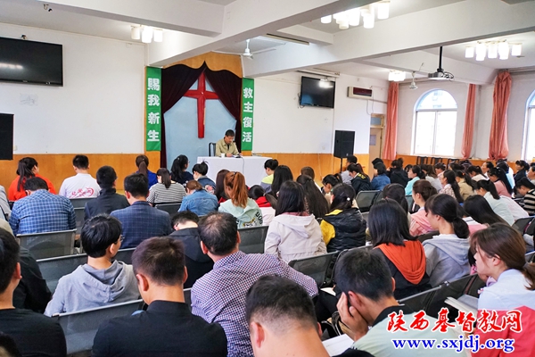 省宗教院校指导中心领导莅临圣经学校传达“两会”精神(图2)