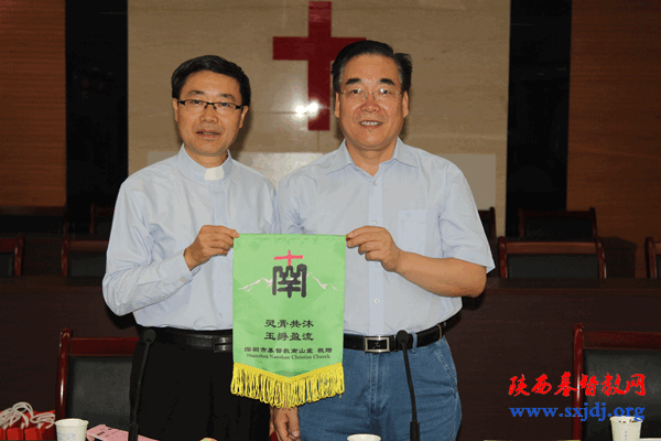 深圳市基督教南山堂教牧同工访问省基督教两会(图2)
