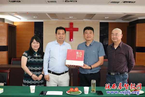 省基督教两会接待都江堰市三自爱国运动委员会教牧同工一行(图2)