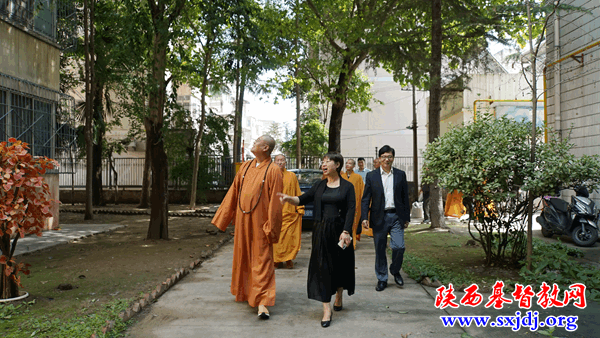 法门寺佛学院宽严院长一行到访陕西圣经学校(图3)